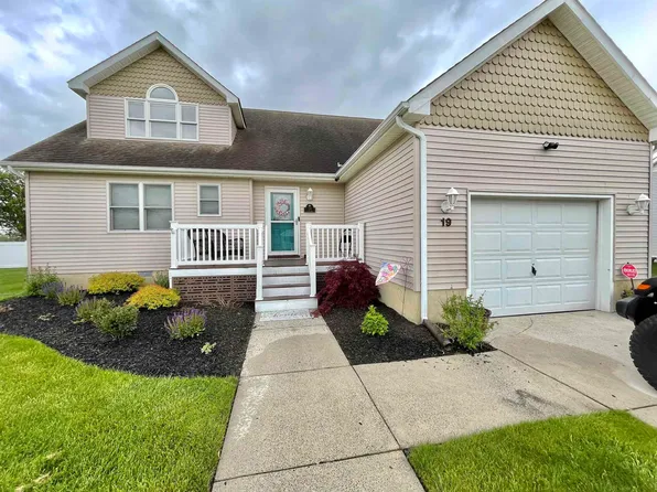 19 Centennial Dr, Rio Grande, NJ 08242