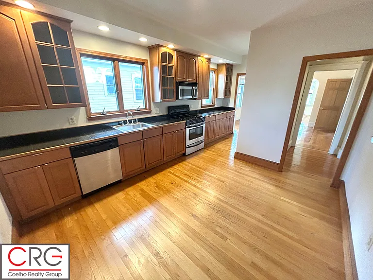 18 Wellington Rd #2 — Photo 1