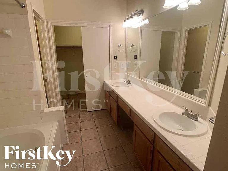 18614 Seaton Dr — Photo 11