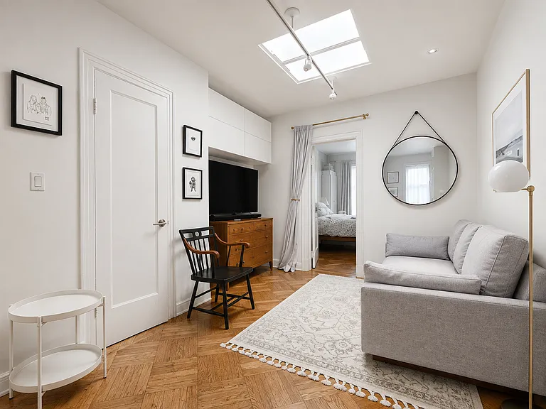 305 Bedford Ave #3 — Photo 4