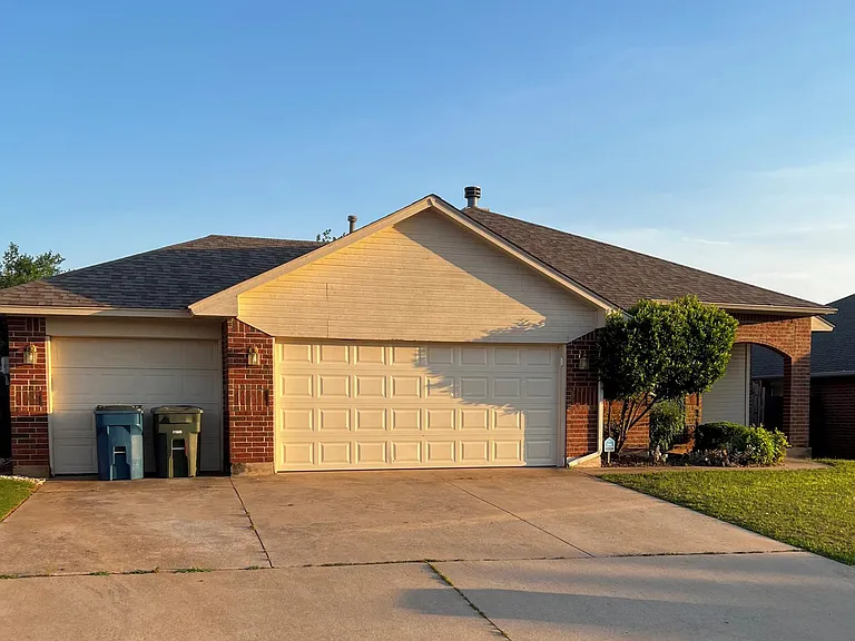 2021 Cedar Meadow Ln — Photo 3