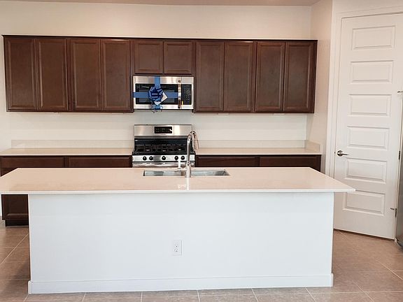 3rd image of 1086 E Weatherby Way