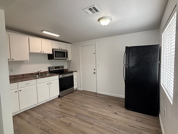3rd image of 1529 E Sunnyside Dr APT A
