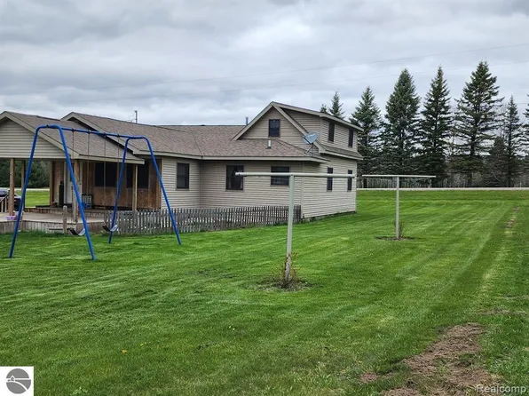 16709 Pleasant Valley Rd, Atlanta, MI 49709