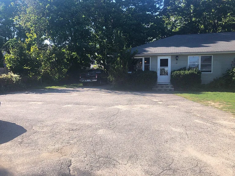 16 Marshall Ave — Photo 2