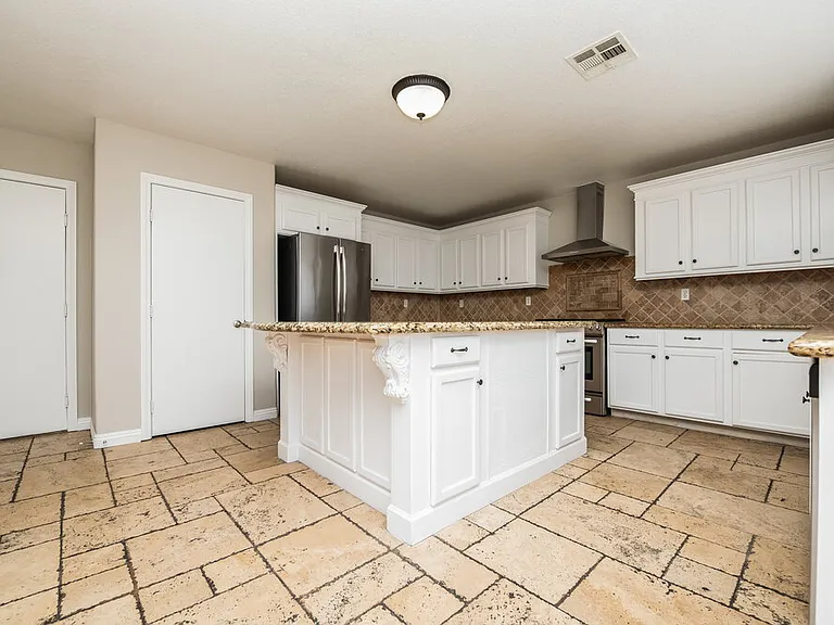 2205 Royal Caribbean Ave — Photo 8