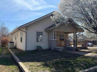 301 E 17th Ave, Hutchinson, KS 67501