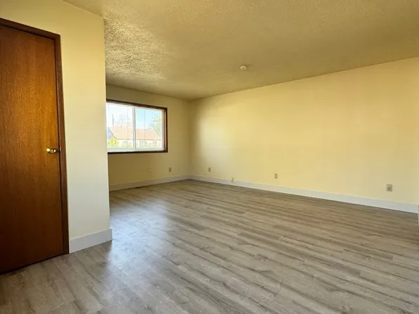 d1606, 1606 S 1st Ave #1, Yakima, WA 98902