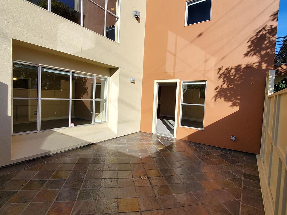 TWO FULL BEDROOMS + 2.5 BATHS + TWO LIVING ROOMS / DINING AREA + TWO PATIOS + AMPLE STORAGE SPACE - THIS IS MUST SEE OF 2762+/-SF OF USABLE LIVING SPACE. $750.00 CREDIT TOWARDS 2ND MONTHS RENT!