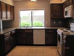 3rd image of 2208 Hollybush Ln