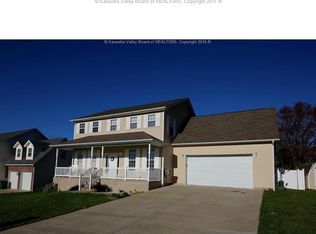 614 Overlook Dr, Hurricane, WV 25526