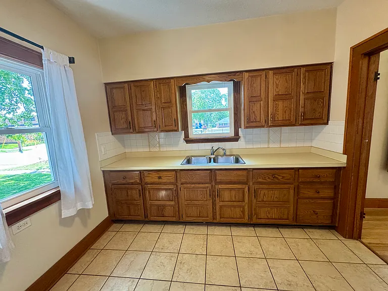 312 N Prairie Ave — Photo 8