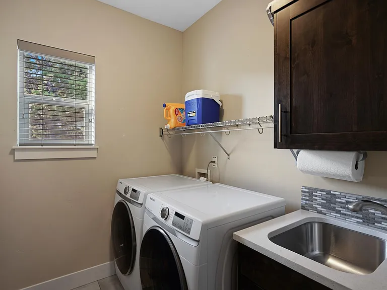 2247 NE Indigo Ln — Photo 36