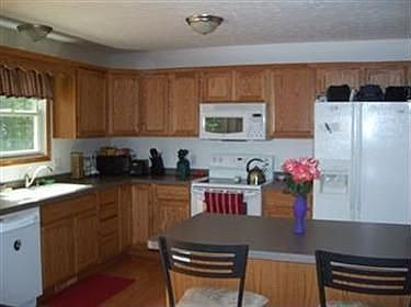 3rd image of 615 Oriole Dr