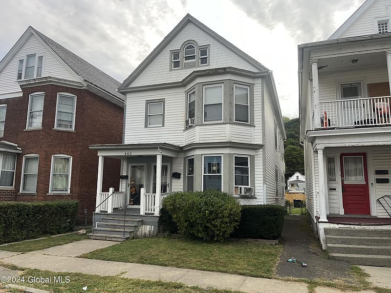 2nd image of 482 8th Avenue