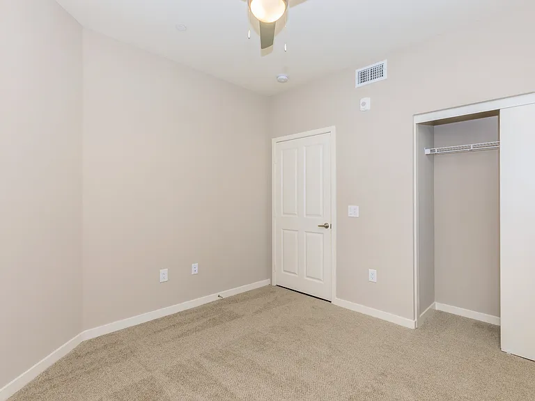 Los Alamitos Luxury Apartments — Photo 27