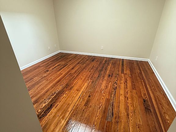 2nd image of 1095 E Main St