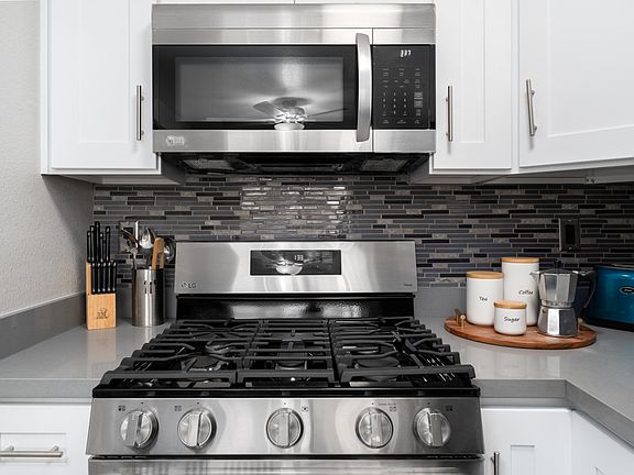 4th image of 906 Burbank Dr APT 16