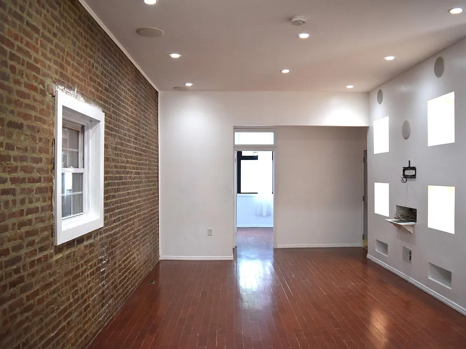 Building Photo 4