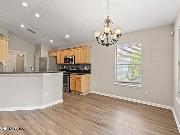 5th image of 1029 BUTTERCUP Drive