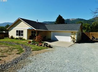 1033 Cornutt St, Myrtle Creek, OR 97457