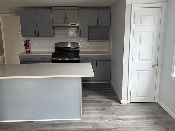 4th image of 1242 Roosevelt Ave APT 2