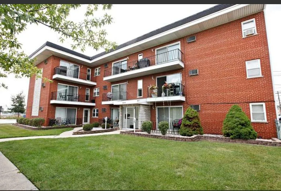 2 bed, 900 sqft, $1,700 — Photo 1