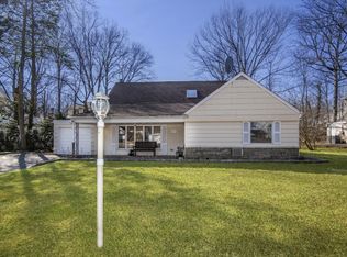 68 Plymouth Rd, Great Neck, NY 11023