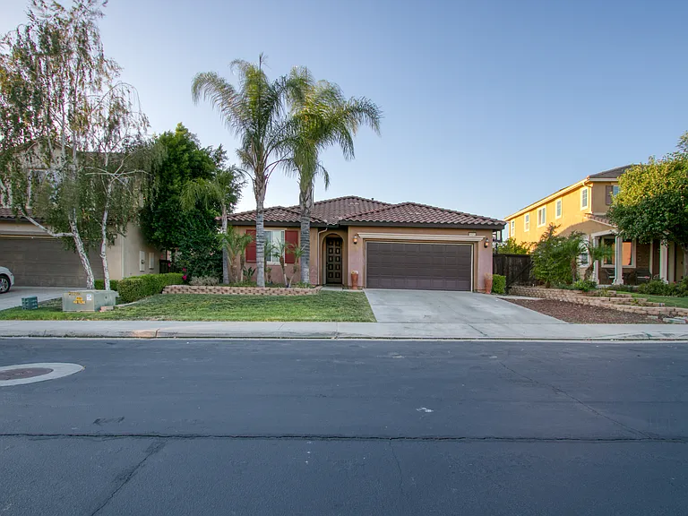 38152 Mulligan Dr — Photo 2