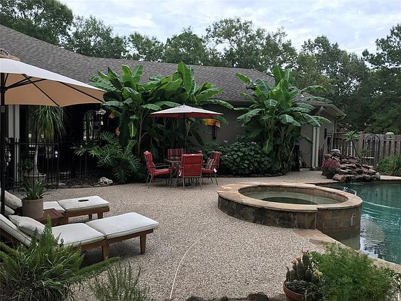 5th image of 631 Indian Trails Dr
