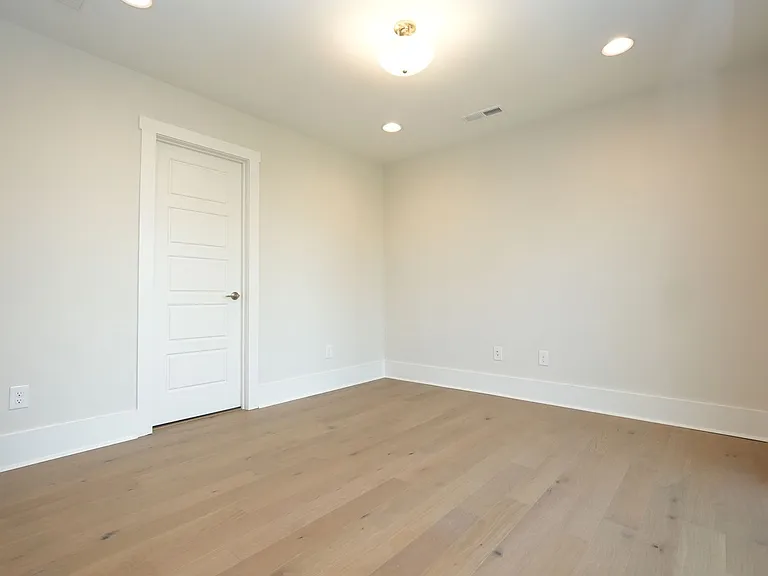 1405 Kenilworth Ave — Photo 25
