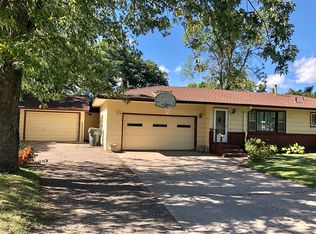 4307 Sandstone Dr, Eagan, MN 55122