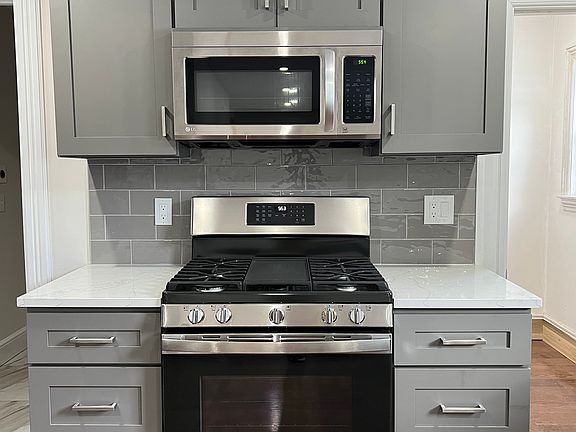 3rd image of 72 Lincoln Ave Unit 2