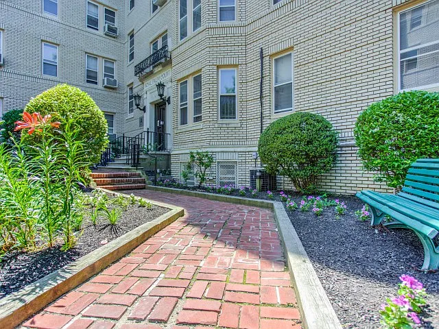 Campus Apartments — Photo 5