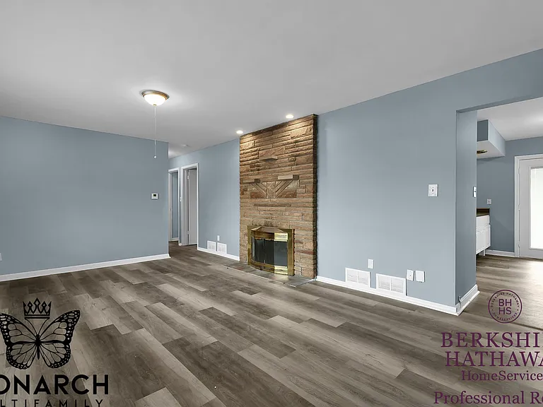 3159 Stephen Dr S — Photo 1