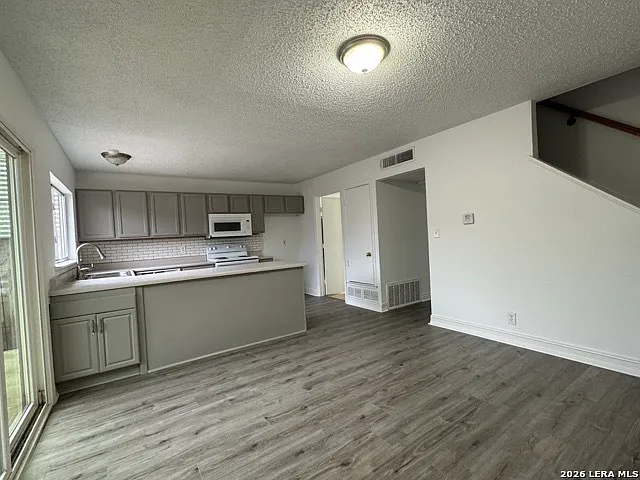6631 Spring Hurst St — Photo 18