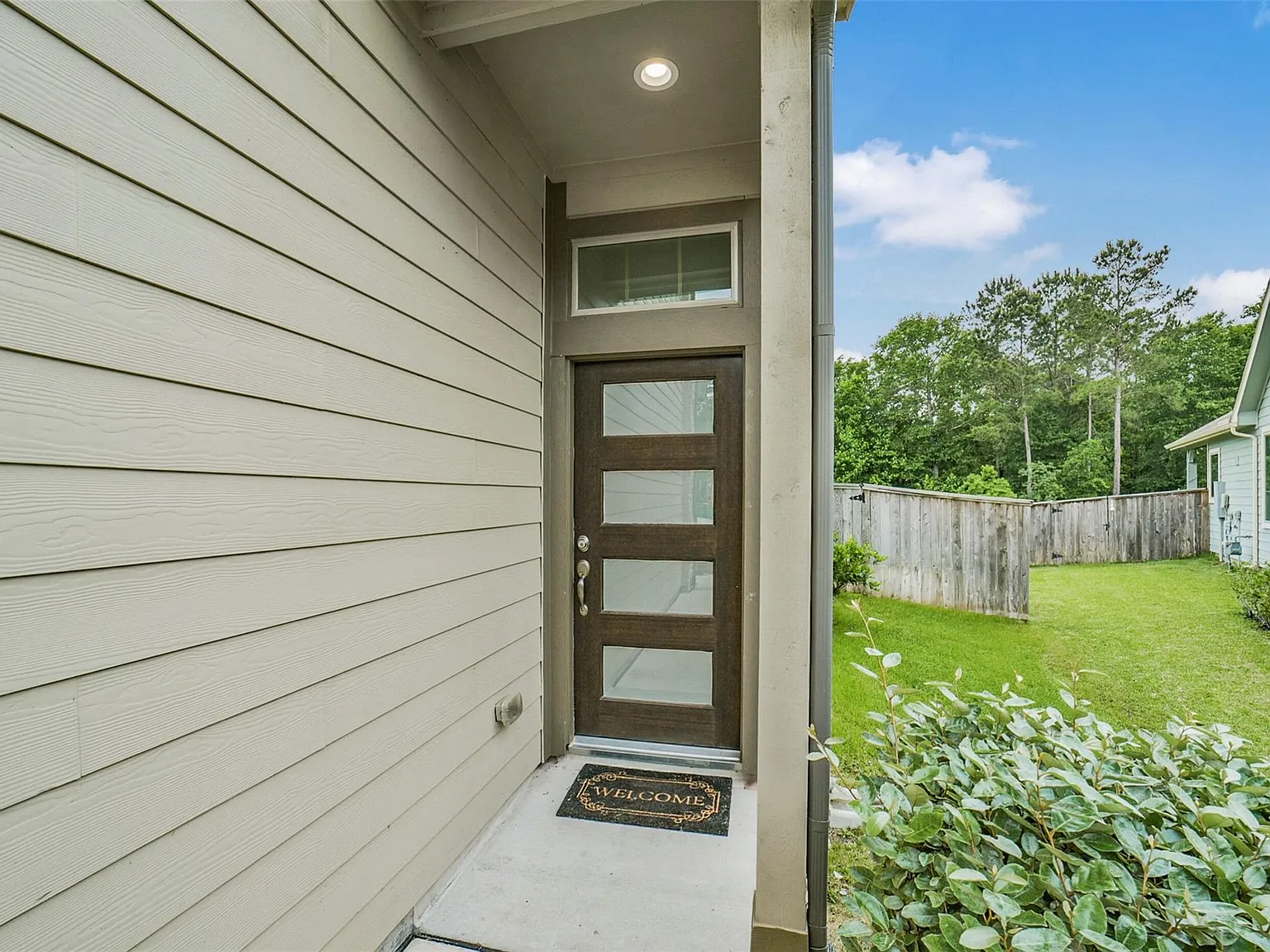 3 bed, 2.5 bath, 1717 sqft, $2,200 — Photo 4