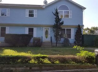 54 Fairview Ave, Holtsville, NY 11742