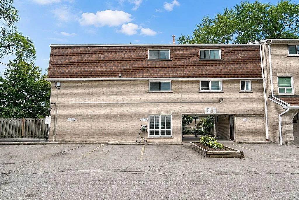 4 bed, $3,100 — Photo 1