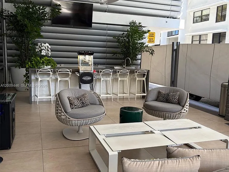 5875 Collins Ave #708 — Photo 32