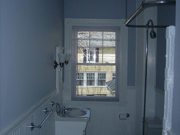 4th image of 11 Parker Ave APT 2
