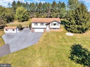 661 Hickory Rd, Mohrsville, PA 19541