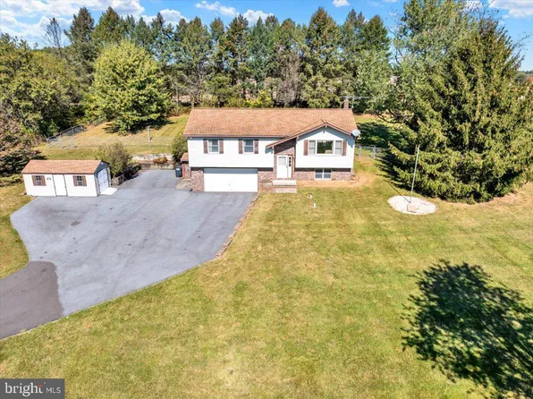 661 Hickory Rd, Mohrsville, PA 19541