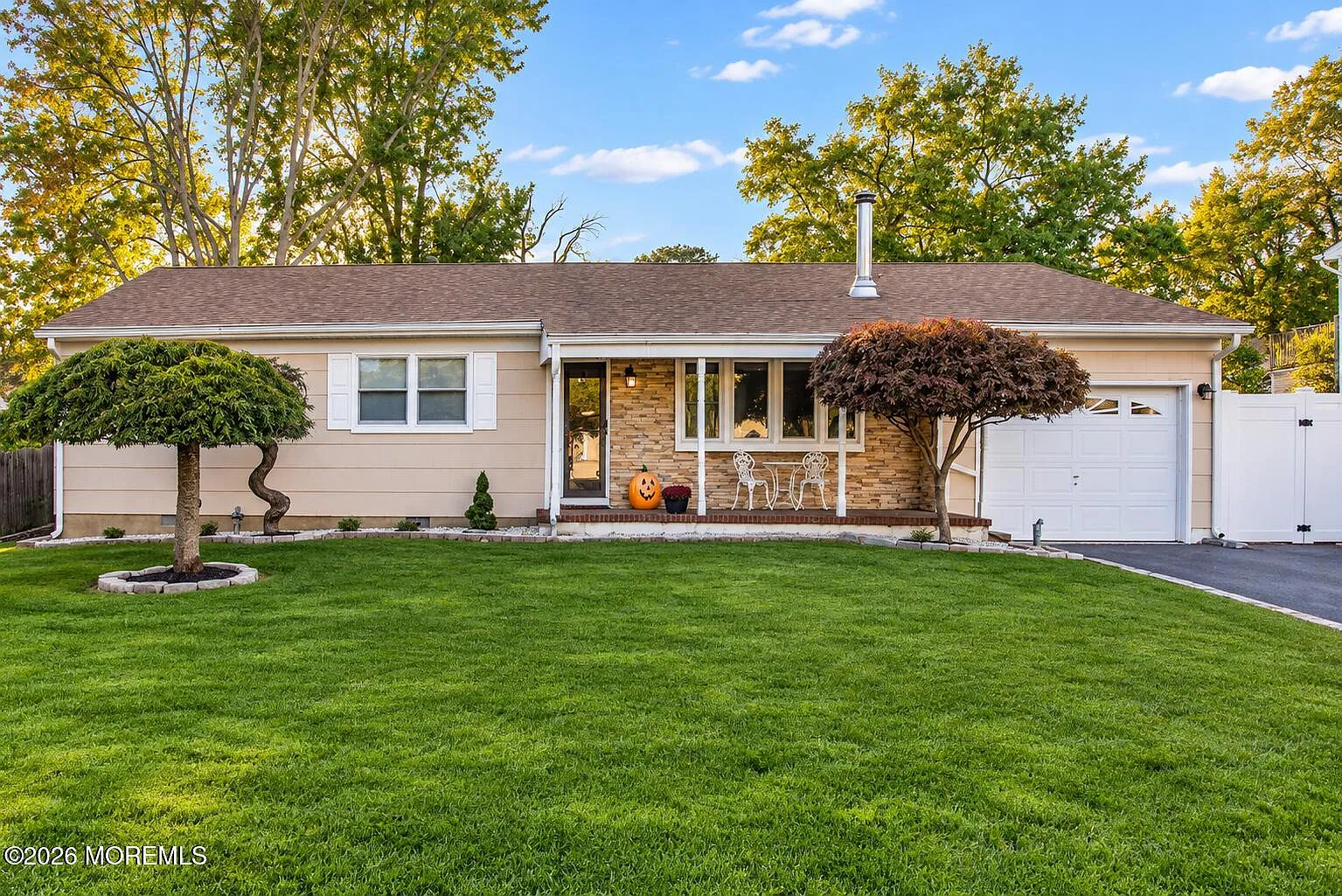 3 bed, 1.5 bath, 1208 sqft, $3,500 — Photo 1