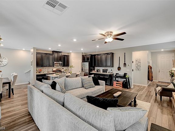 4th image of 9996 Grixdale Ct