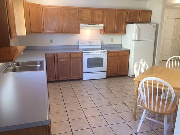 EAT IN KITCHEN,CERAMIC FLOOR ALL APPLIANCES