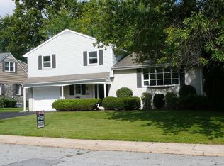 351 E Cedar St, New Holland, PA 17557