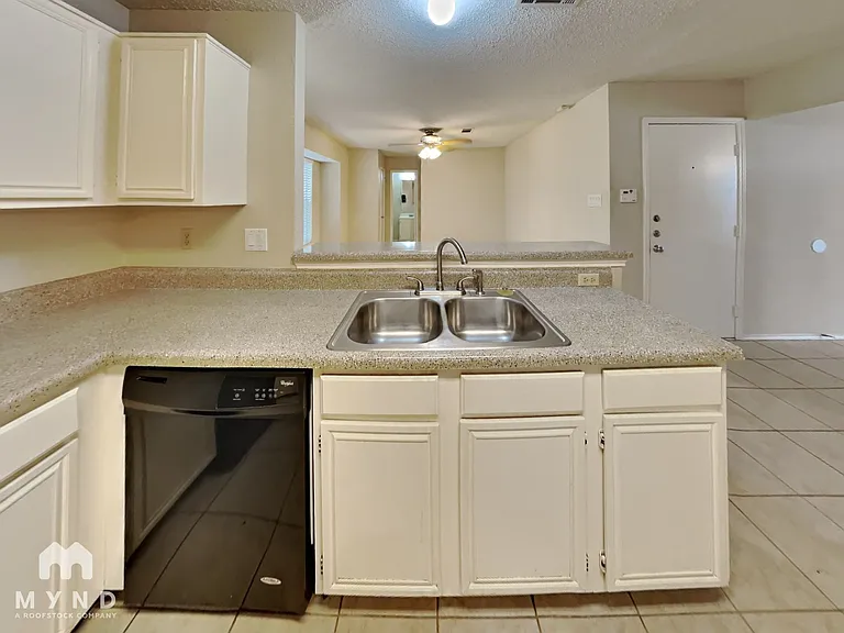 3205 Meadowview Dr — Photo 6