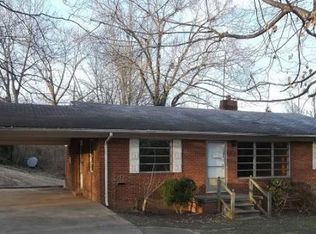 624 W Gilbreath St, Graham, NC 27253