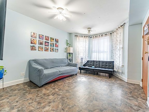 3rd image of 2927 N Avers Ave